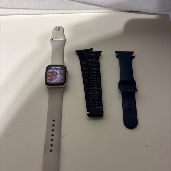 Apple Watch SE 2nd Gen WiFi/GPS - Picture 3 of 3